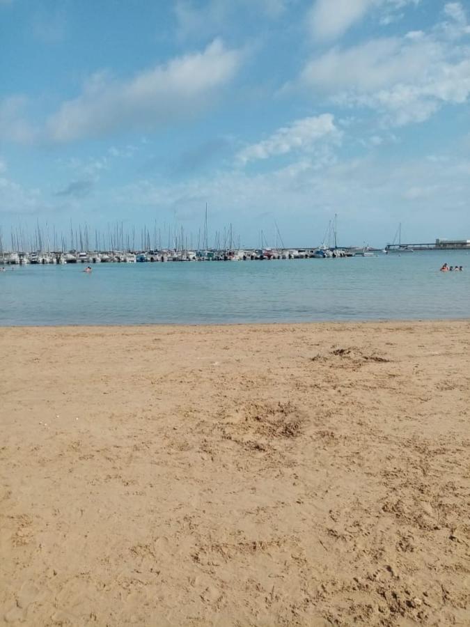 Appartamento Apartamento Con Buena Vista Torrevieja Esterno foto